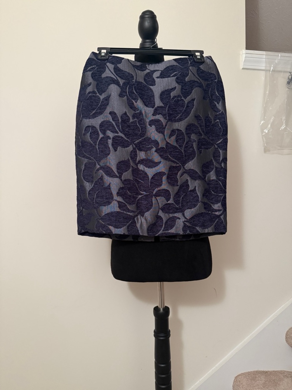 Ann Taylor Navy Floral Jacquard Pencil Skirt